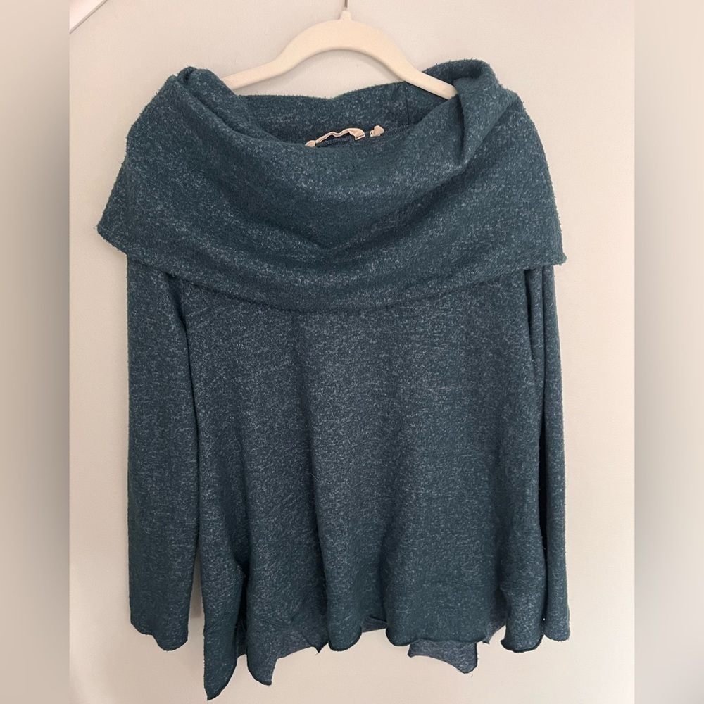 Soft Surroundings Small women’s green blue cowl neck shark bite hem sweater
